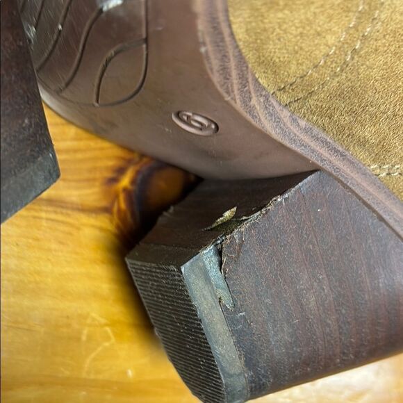 Limelight Tan Ankle Booties with 3” Stacked Heel - Women’s Size 6 Heeled Boots - Picture 4 of 12